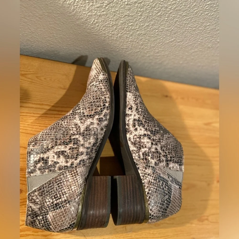 Lucky Brand~Neutral~Snakeskin Print~Pointed Toe~Block Heel~Ankle Booties~Size 10